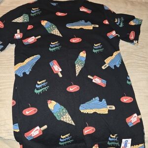🎁BOYS NIKE GRAPHIC TSHIRT